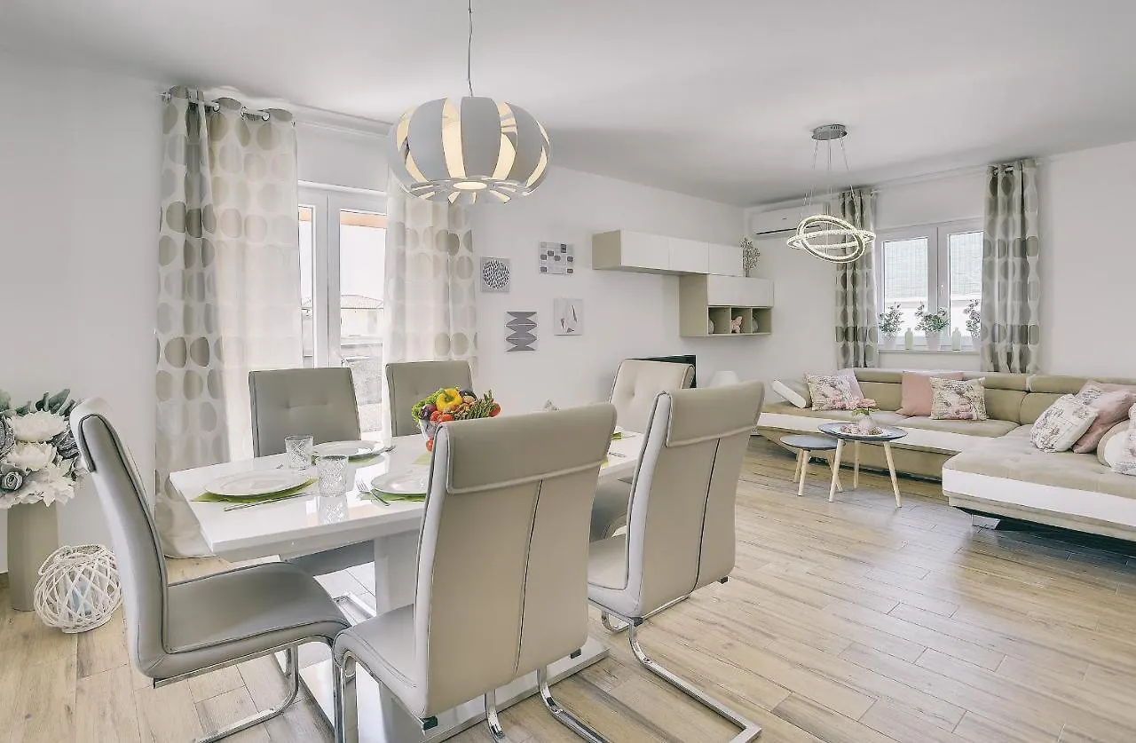Holiday House Vedrana, Jadreski Pula 0*,